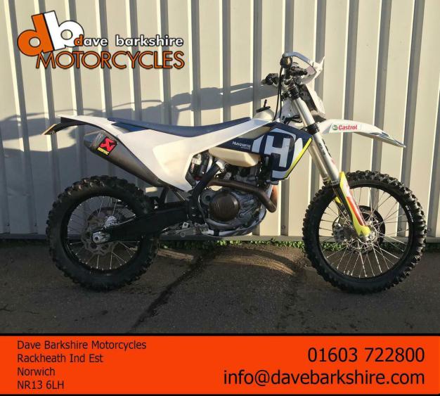 HUSQVARNA FE 450 2018 - 1 OWNER - LOW HOURS, AKROPOVIC