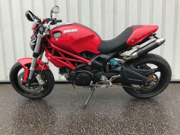 DUCATI MONSTER 696 Special Red Carbon